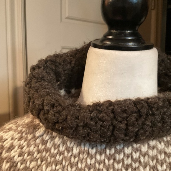 “HAND KNIT” Vintage Off White And  Browns Patterned 100 % Wool Sweater. - Picture 4 of 9